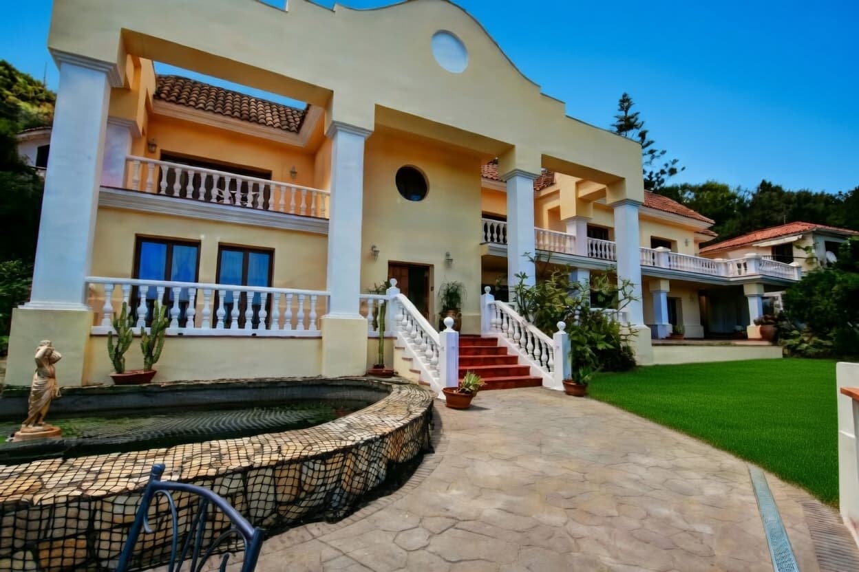 Villa Montana Contact Image